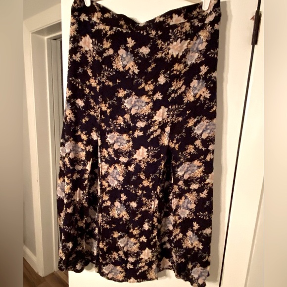 Love Fire Women’s Multicoloured Floral Viscose Swing Skirt Size 2 XL Midi Split - Picture 1 of 8